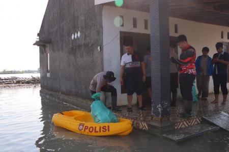 Polres Kendal Evakuasi Korban Rob dari