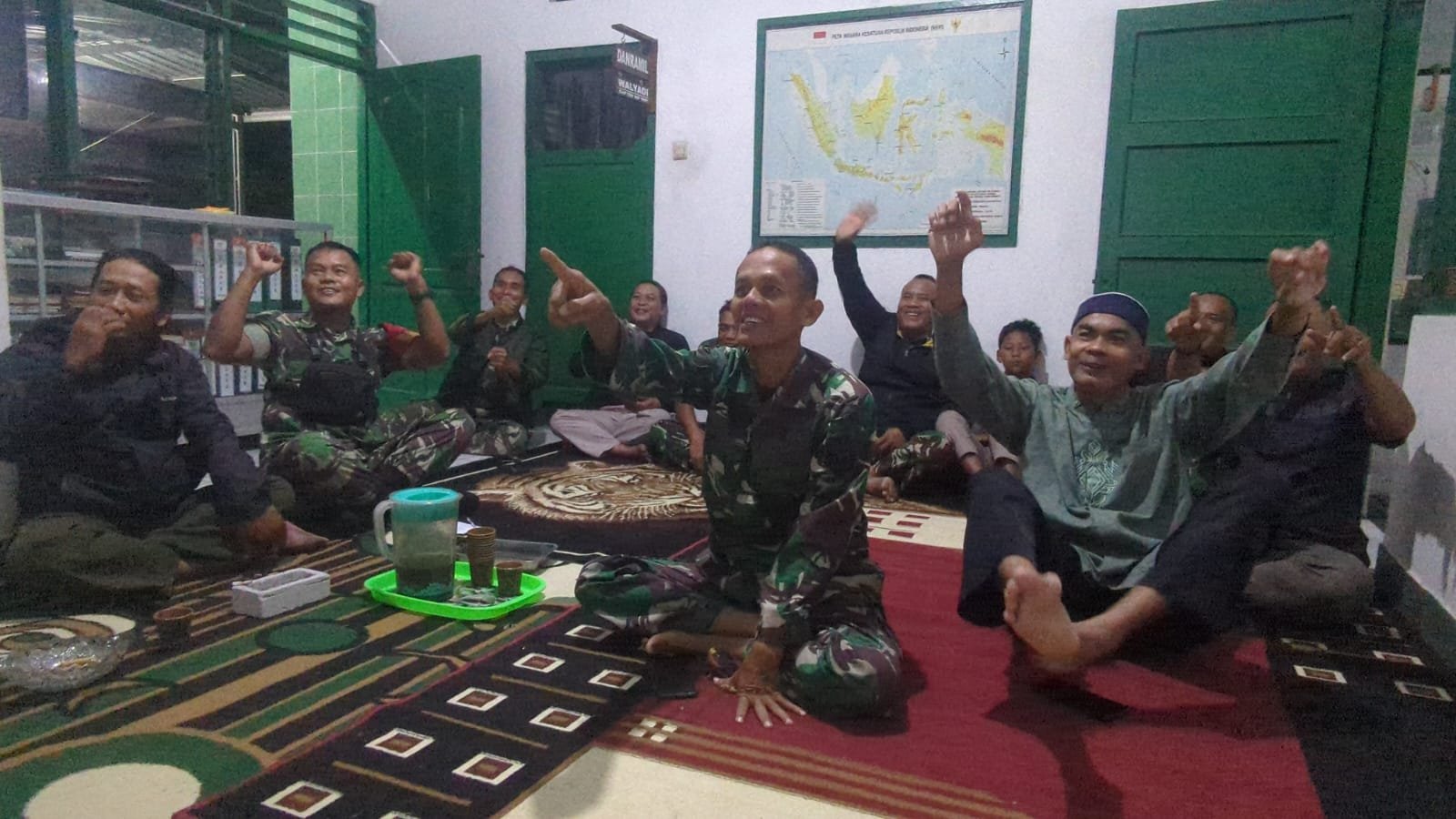 TNI Sahabat Rakyat, Koramil 03-Kalimanah Gelar Nobar Kebangsaan Piala Dunia