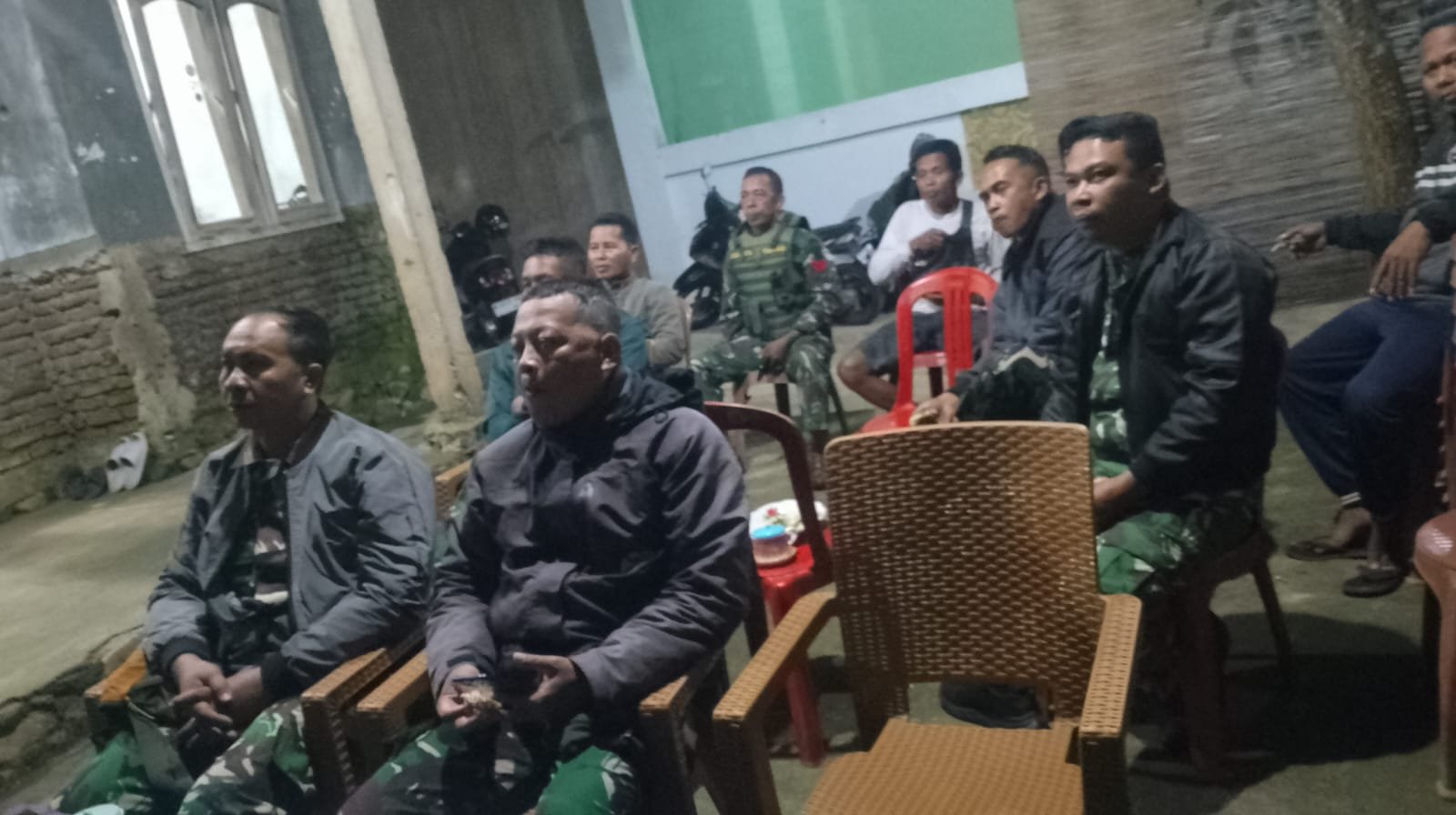 Kedekatan Koramil 11-Karangmoncol dan Masyarakat, Nobar Piala Dunia 2026 Pererat Kemanunggalan TNI-R