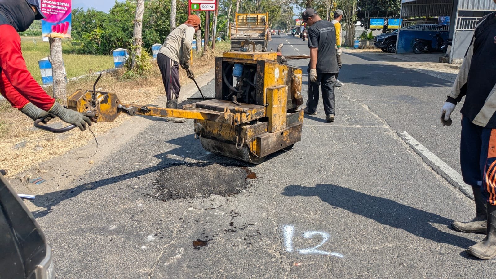 PUPR Tulungagung Tambal 20 Titik Jalan Berlubang di Ruas Campurdarat–Sodo, Tingkatkan Keselamatan Pe