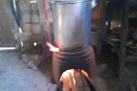 Tumpukan Kayu Bakar Mendadak T