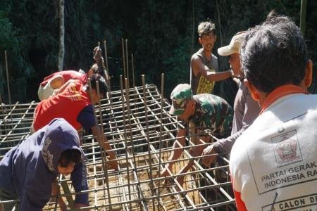  SEMANGAT GOTONG ROYONG TNI DAN WA