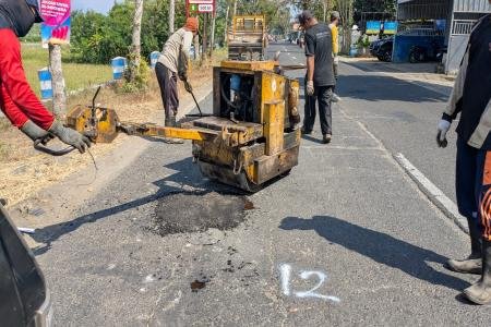 PUPR Tulungagung Tambal 20 Titik Jalan Berlubang di Ruas CampurdaratSo