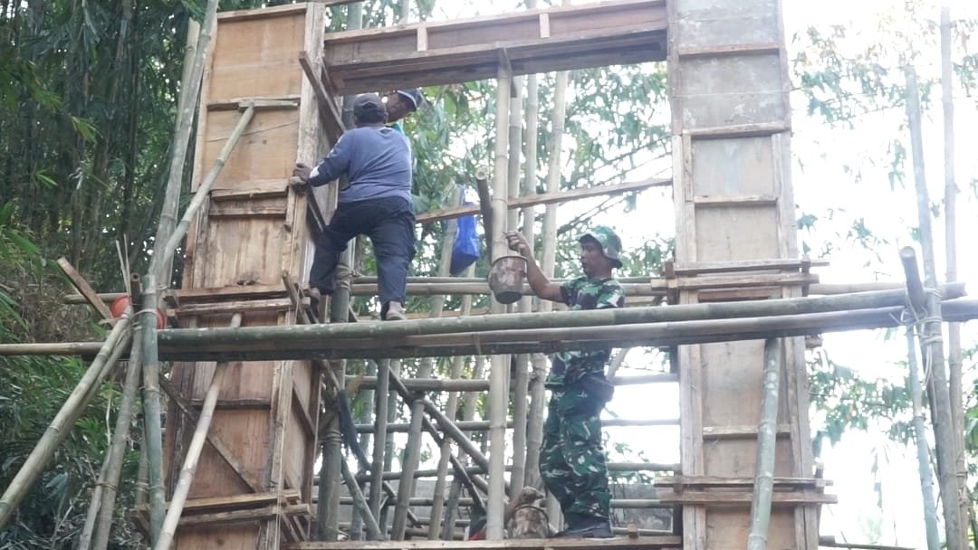 TNI dan Warga Kebut Penguatan Pondasi Desa Serayularangan