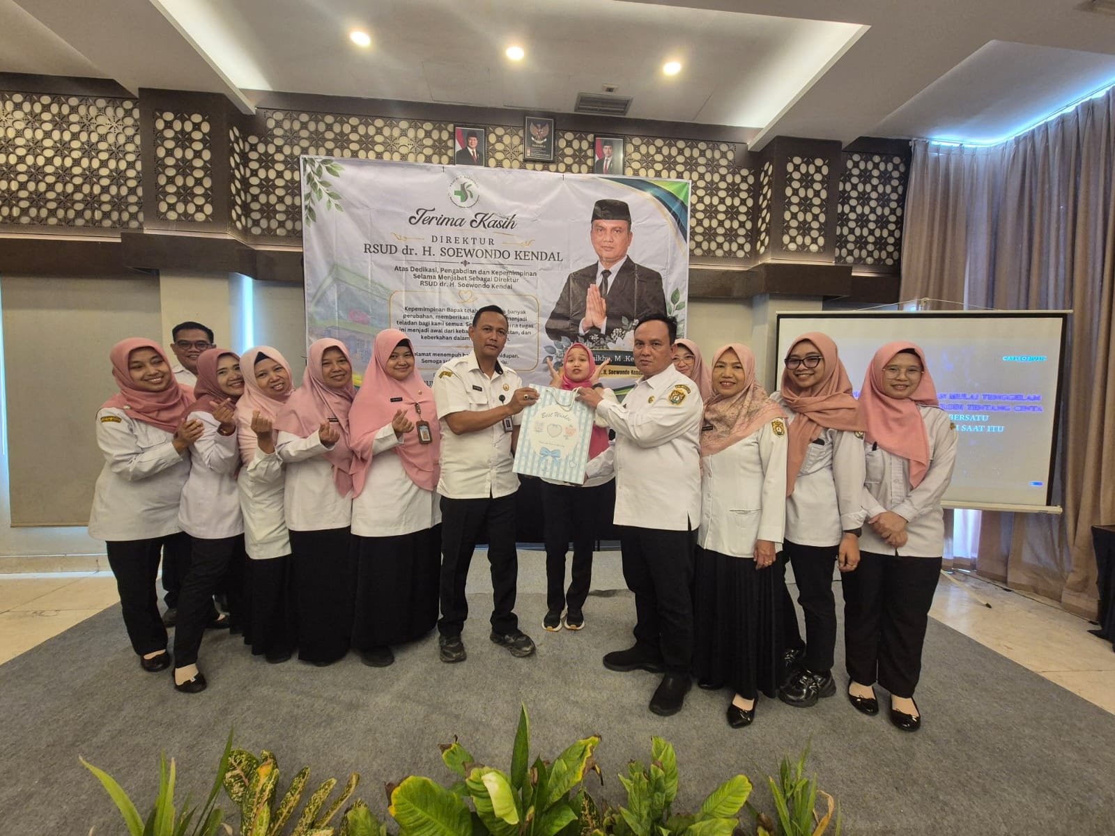Seremoni Pelepasan Penuh Haru, dr Saikhu Purna Tugas dari RSUD dr Soewondo Kendal