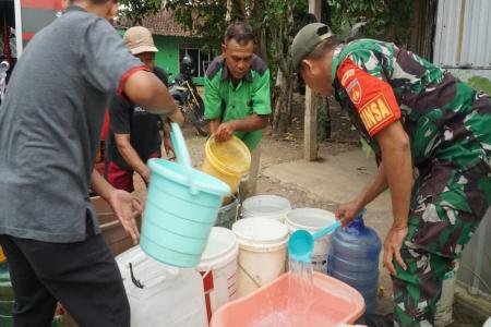 Kodim Purbalingga Distribusikan Air Be