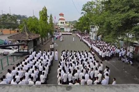 Tak Pakai Sepatu Santri APIK Upacara K