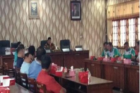 TERIMA AUDIENSI FSPKEP KETUA DPRD DEMA