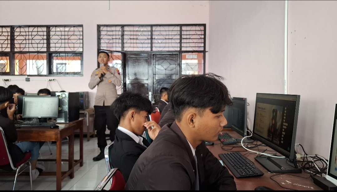 Polres Demak Kenalkan Pemanfaatan AI kepada 50 Siswa SMA Negeri 1 Demak