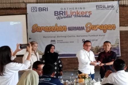 BRI Kendal dan Agen BRILink Saling Berbagi Cerita Bersama Tumbuh dan M