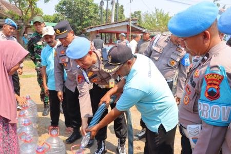 Propam Polda Jateng Salurkan 10000 Lit