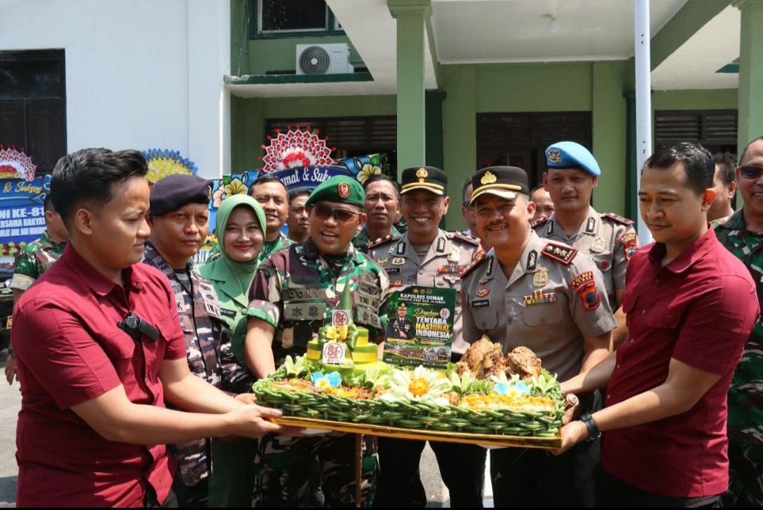 Kapolres Demak-Dandim 0716 Kompak Rayakan HUT Ke-81 TNI