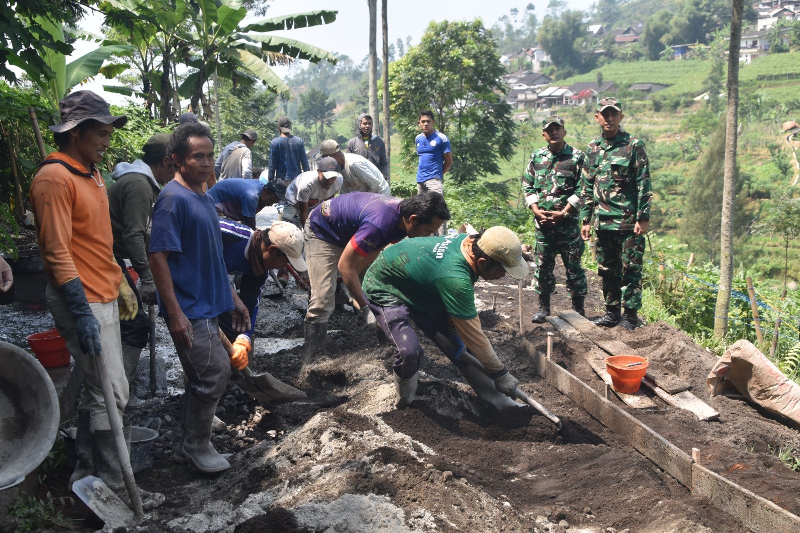 TMMD SENGKUYUNG, Kodim Wonosobo Bangun Jalan Beton Sepanjang 619 Meter
