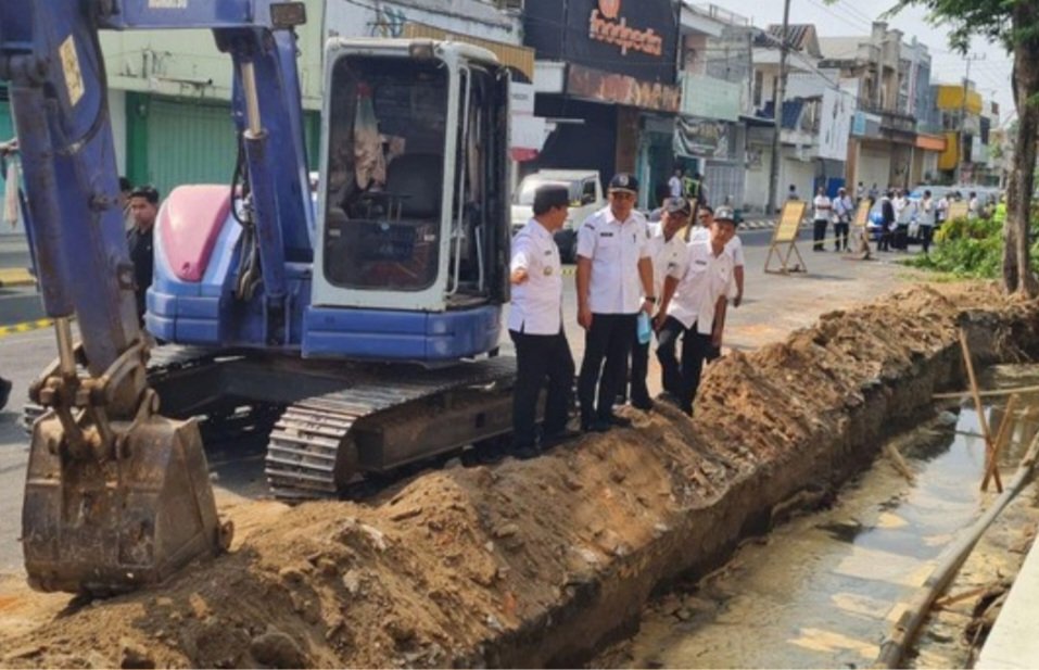 SIDAK EMPAT TITIK PEMBANGUNAN PLT BUPATI TULUNGAGUNG PASTIKAN PEKERJAAN SESUAI RENCANA