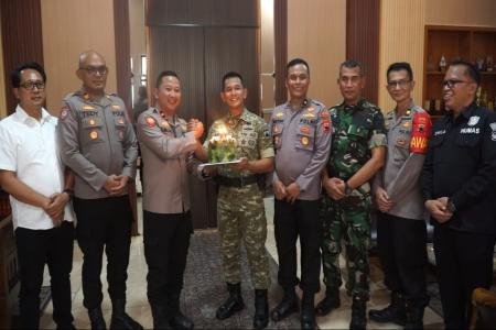 HUT TNI ke81 dan HUT Kodam IVDiponegoro Polres Purbalingga Sambangi Ko