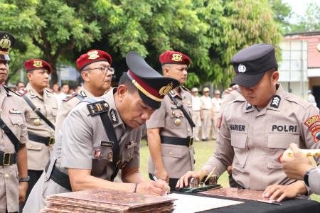 14 Pejabat Polres Kendal Dirot