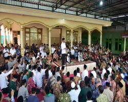 Presiden Bagikan Ratusan Sertifikat Tanah Wakaf di Ponorogo Agar Ibada