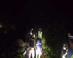 Curah Hujan TinggiJalan Raya CipanasWarung Banten tertutup longsor