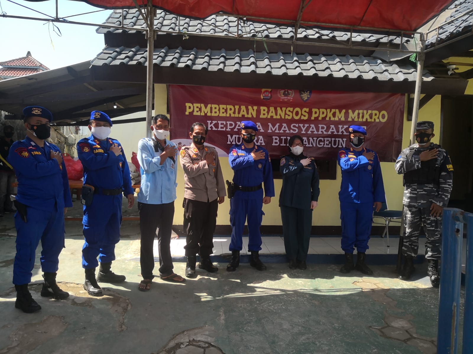Ditpolairud Polda Banten Bagikan 1 Ton Beras Kepada Masyarakat Di Binu
