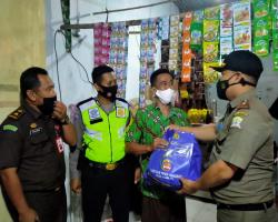 Patroli Skala Besar Polres Serang Kota Berikan Paket Sembako