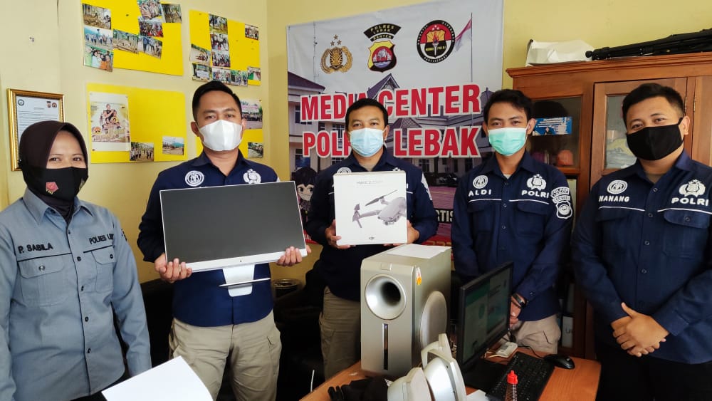 Humas Polres Lebak Menerima Hibah Drone Dan Komputer Dari Bank Bri Cab