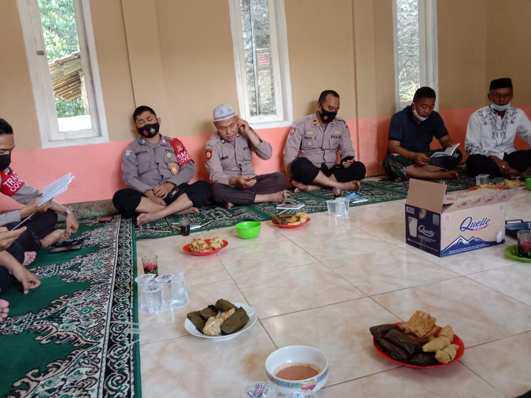 Gelar Pengejian Dan Doa Bersama Di Musolah Polsek Kec, Mancak