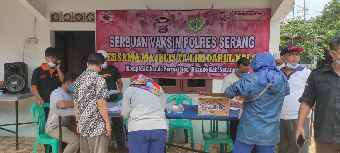 Polres Serang Gelar Serbuan Vaksinasi Di Majelis Ta'lim Darul Kolot Ci