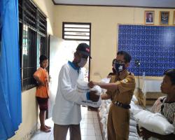 Pembagian Beras Di Kelurahan Muara ciujung Timur Berjalan Dengan Terti