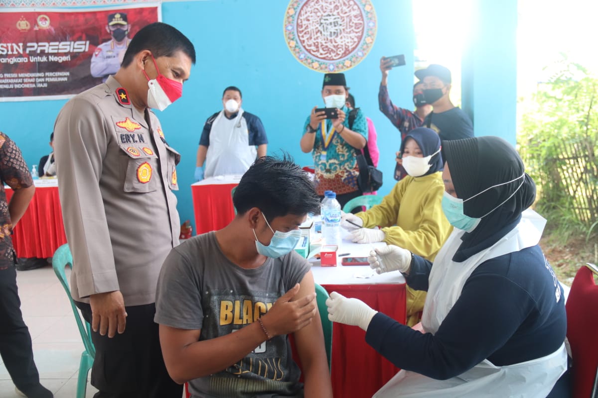 Wakapolda Banten Cek Vaksinasi Di Majelis Baitul Harokah Kab. Lebak