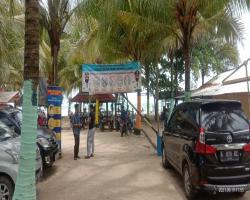Pengunjung Pantai Wisata Kalapa Warna Cihara Abaikan Protokol Kesehata