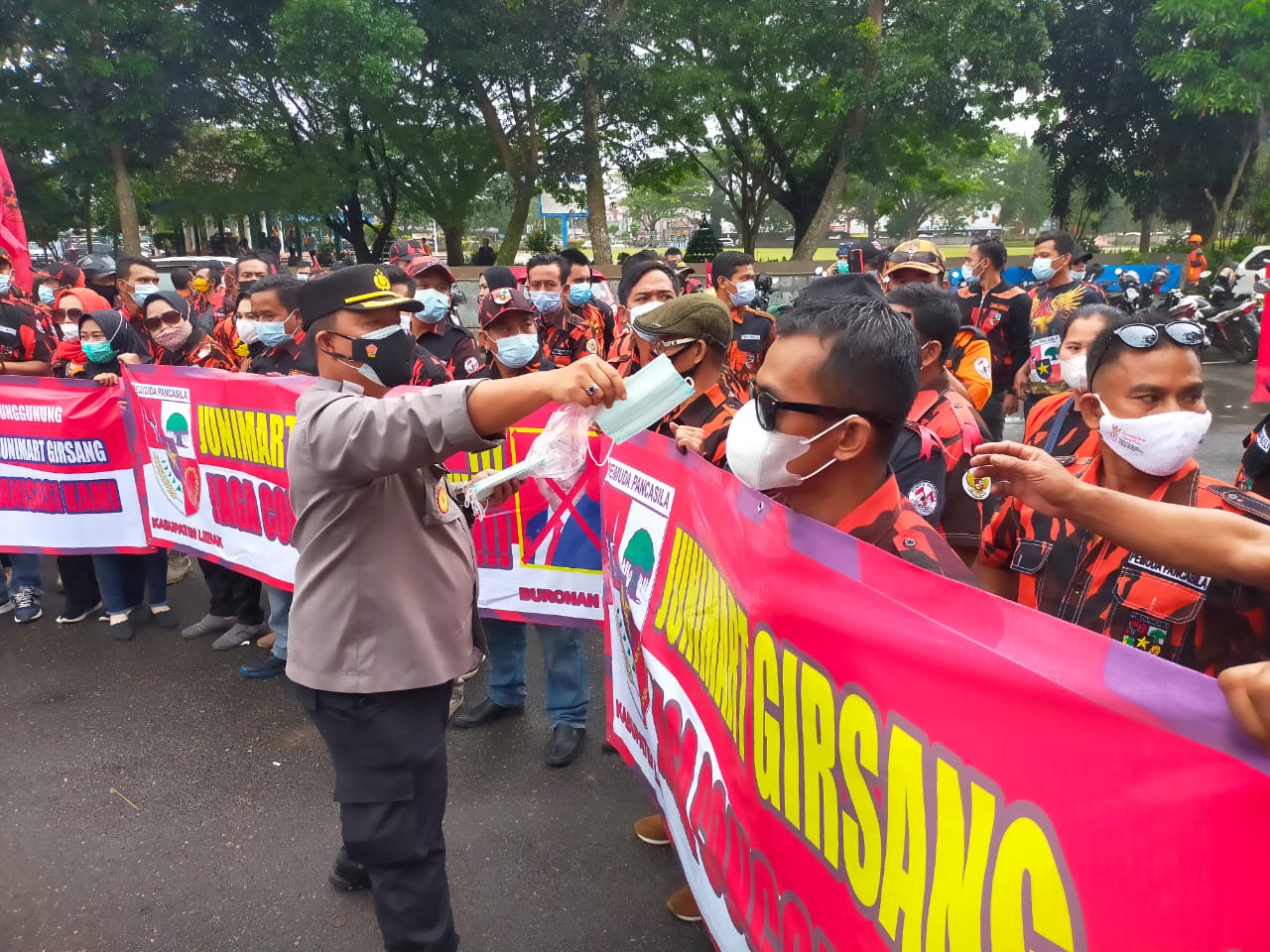 Kapolres Lebak Polda Banten Pimpin Pengamanan Aksi Unras Di Depan Gedu