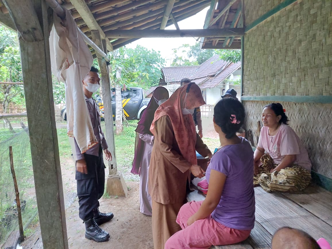 Polsek Cimarga Polres Lebak Gelar Vaksinasi Masal Di Desa Jayamanik Ci