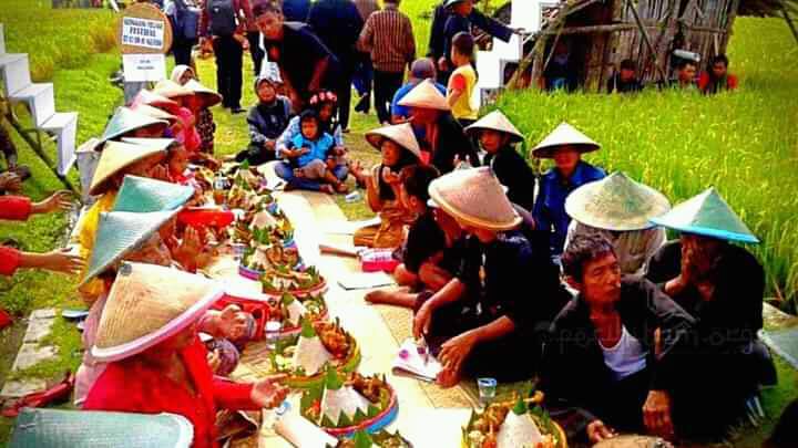 Sesajen Adalah Sastra Para Leluhur Untuk Menjalin Cinta Dengan Alam