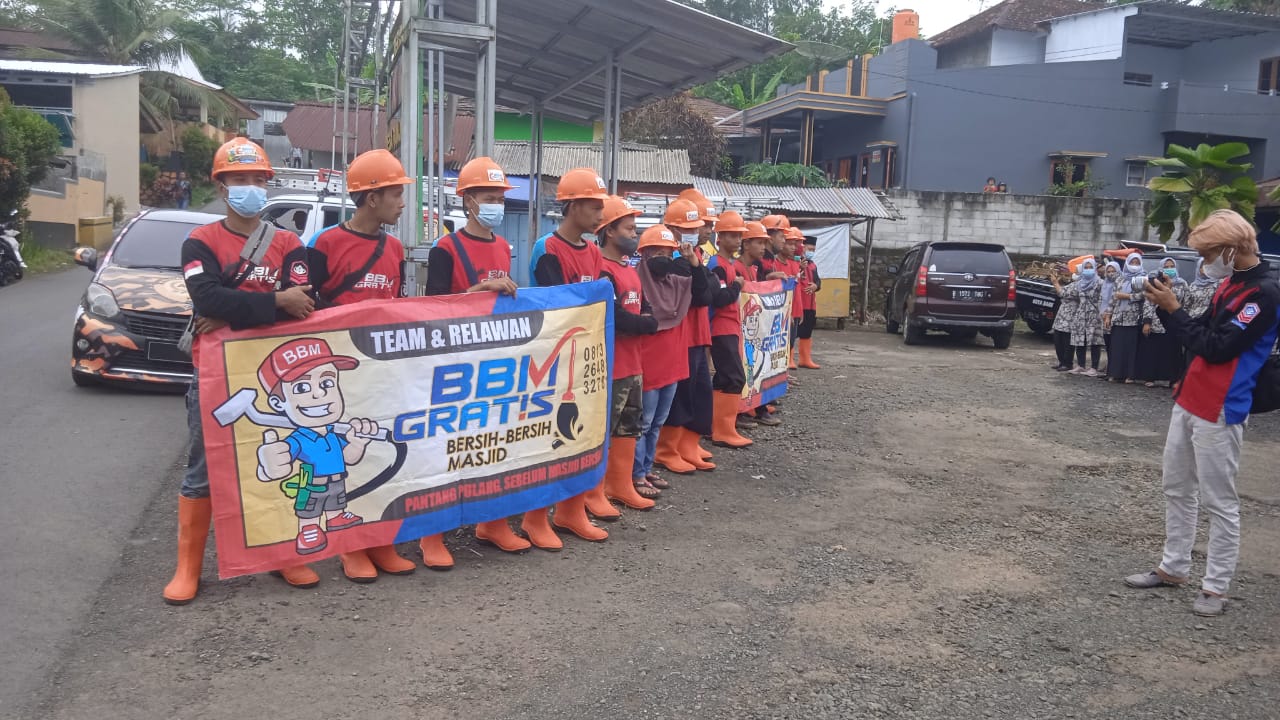 Pemerintah Desa Tunjungmuli Bersama Yayasan Nurul Janah Bagi bagi Bbm