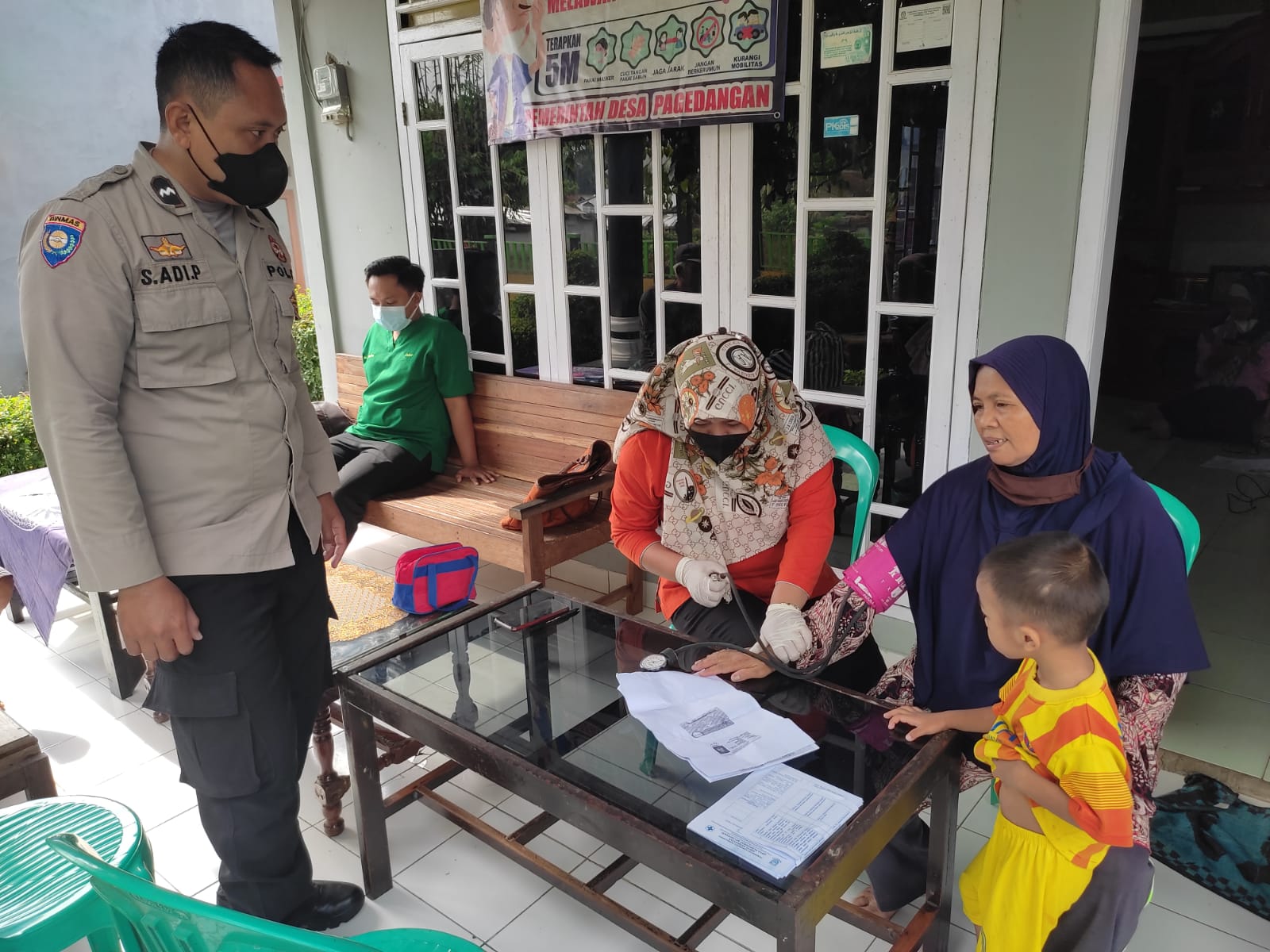 Tingkatkan Cakupan Vaksinasi, Polsek Bojongsari Sisir Lansia Belum Vak