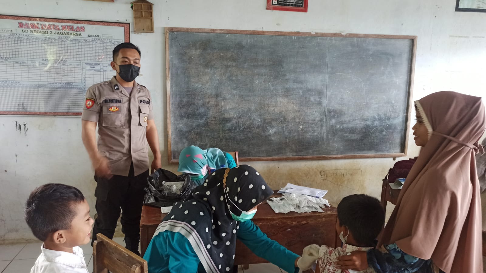 Polsek Muncang Melaksanakan Vaksinasi Covid 19 Bagi Anak Usia 6 11 Tah