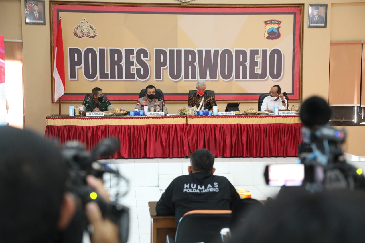 Gelar Konferensi Pers, Kapolda Dan Gubernur Jateng Luruskan Isu Masala