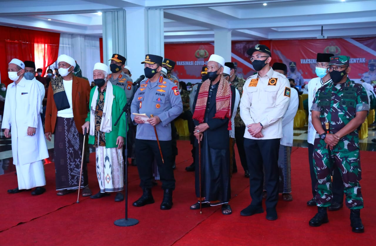 Apresiasi Ulama Di Banten Ikuti Vaksinasi, Kapolri: Kabar Baik Dan Mot