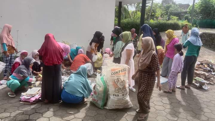 Desa Pengadegan Sukses Pengelolaan Limbah Rumah Tangga