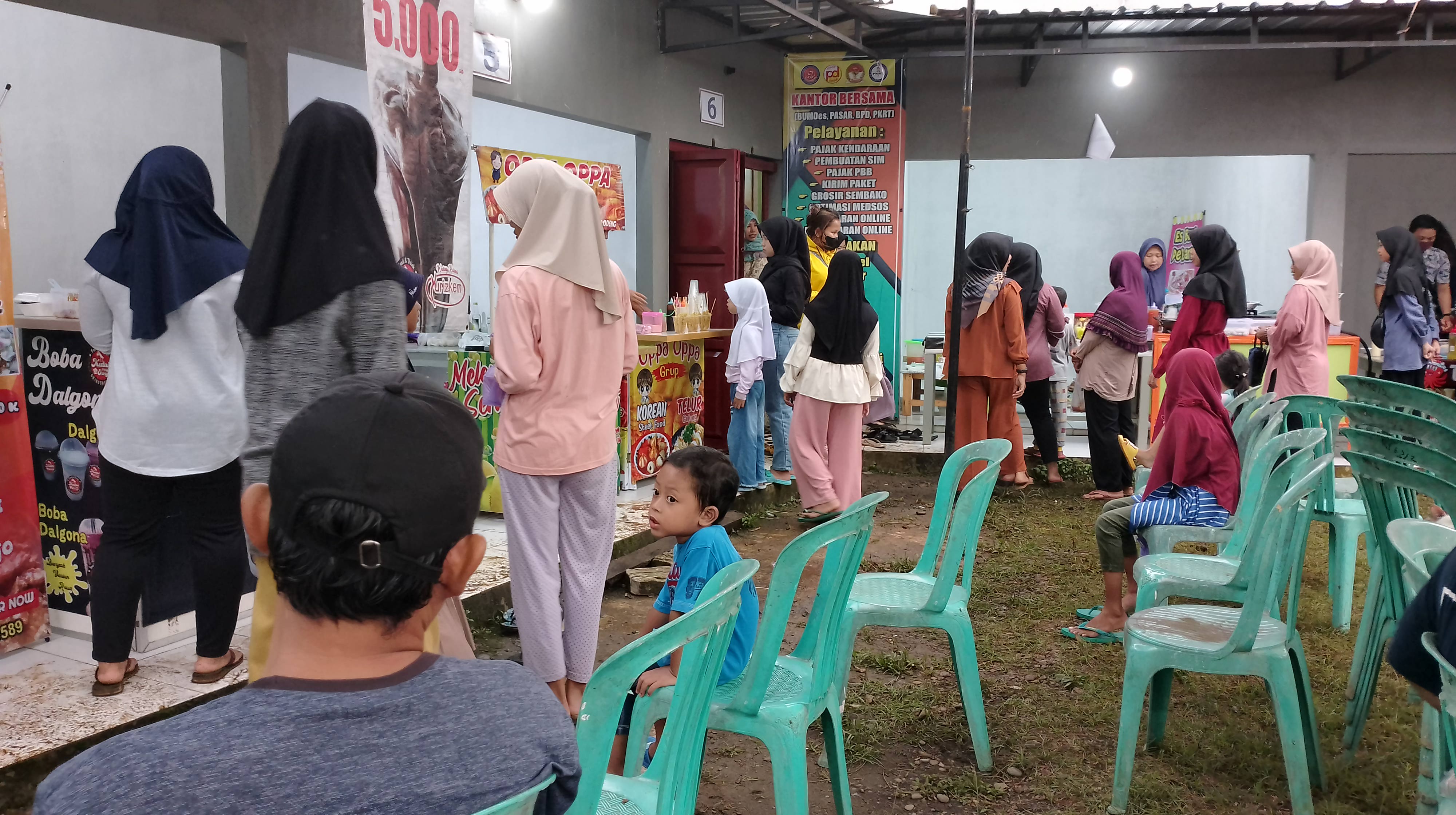 Tumpah Ruah Pengunjung Di Lokasi Bazar Ramadhan Pengadegan