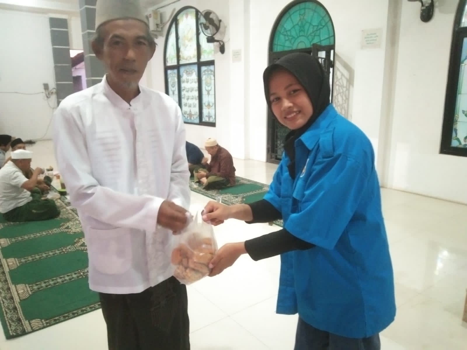 Knpi Kecamatan Cilegon Mengelar Takjil Di Bulan'suci Ramadhan