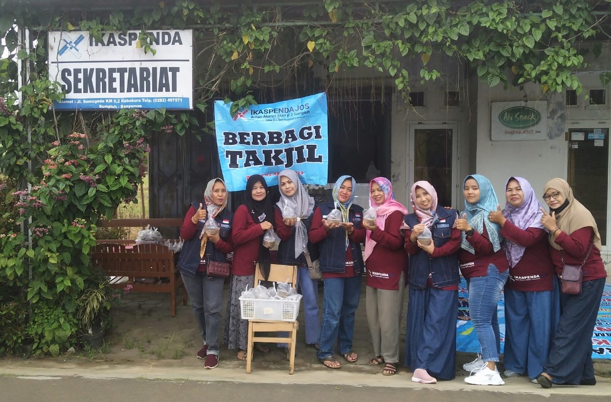Ikaspenda Berbagi Takjil Gratis Di Depan Sekretariat Dan Tamkot Sumpiu