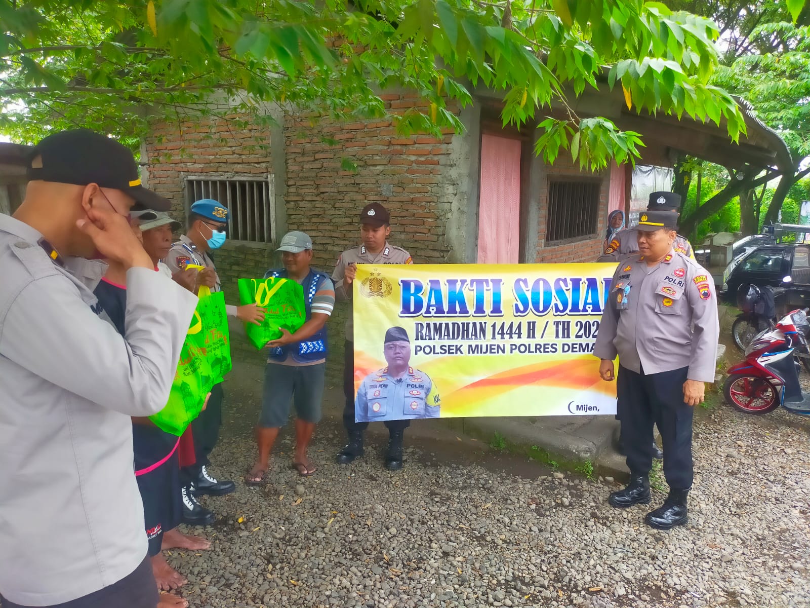 Bhakti Sosial Polres Demak Selama Bulan Ramadhon Di Wil Polsek Mijen