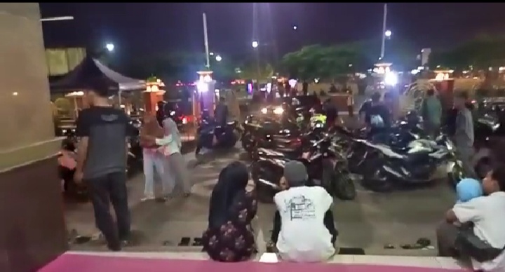 Masjid An Nur Banjarnegara Menyediakan Makanan Gratis Untuk Berbuka Pu