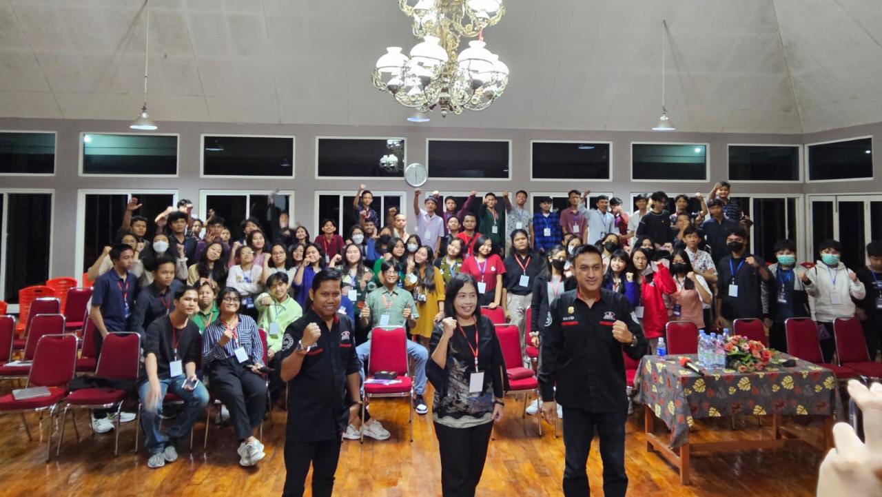 Dpd Geram Jateng Ikut Mengisi Kegiatan Retreat Pd Kristen Sma 1 Ungara