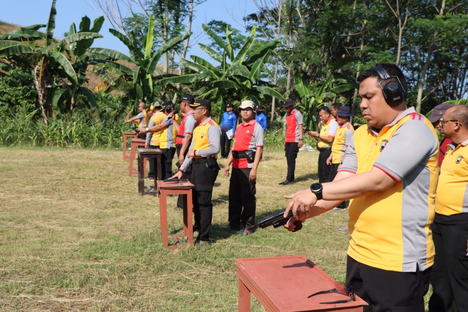 Kapolres Demak Lomba Menembak Untuk Memupuk Kekompakan Personil