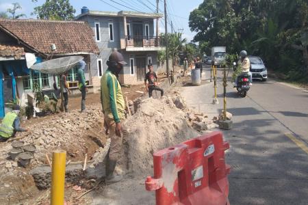 Pengerjaan Drainase Jalan Nasional di Pandeglang Diduga  Tidak Terbuka