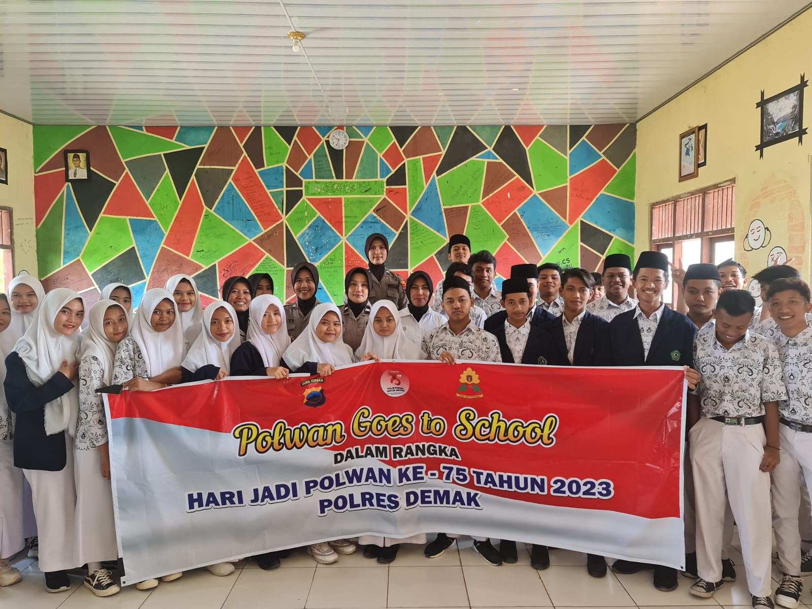 Sambut Hut Ke 75 Polwan Demak Goes To Schol