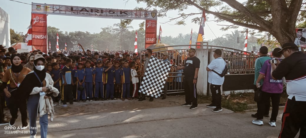 Camat Kemiri Dan Dprd Kabupaten Melaksanakan Acara Gerak Jalan Santai 