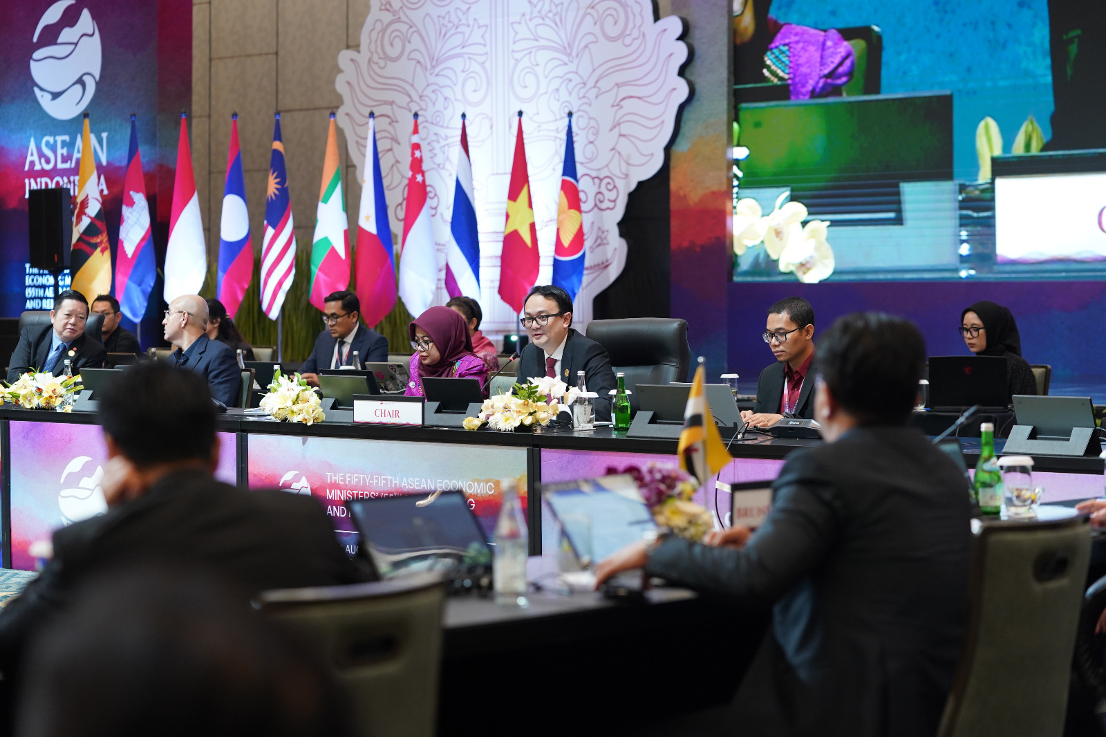 Akhir Acara Asean Economic Minesters ( A E M )berjalan Aman Lancar